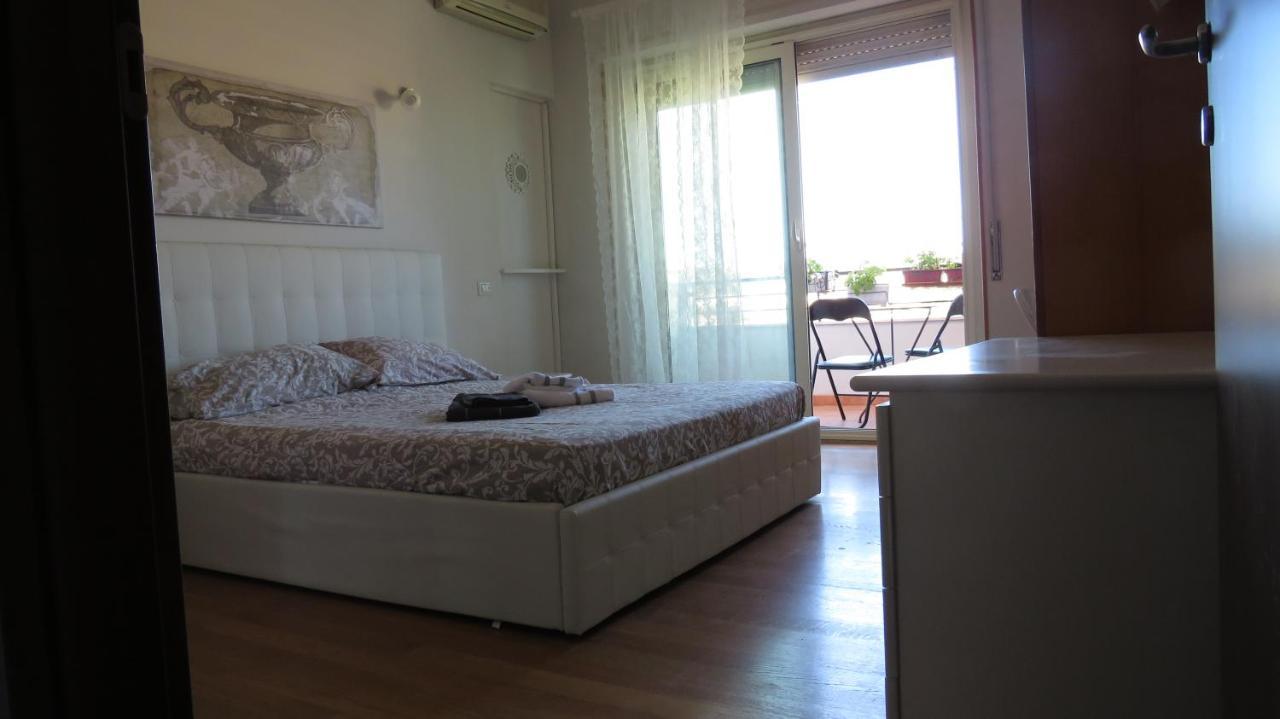 Luna Rossa Rooms Кальярі Екстер'єр фото