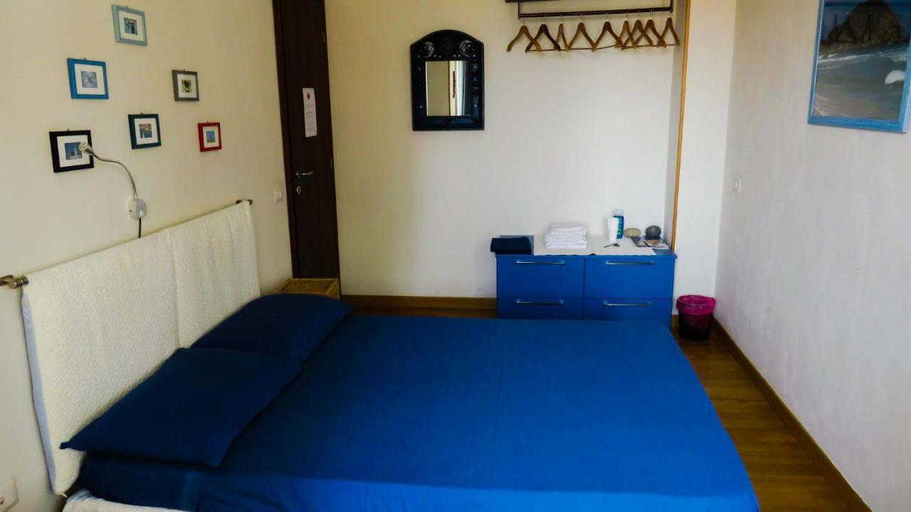 Luna Rossa Rooms Кальярі Екстер'єр фото