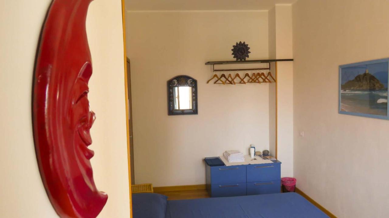 Luna Rossa Rooms Кальярі Екстер'єр фото