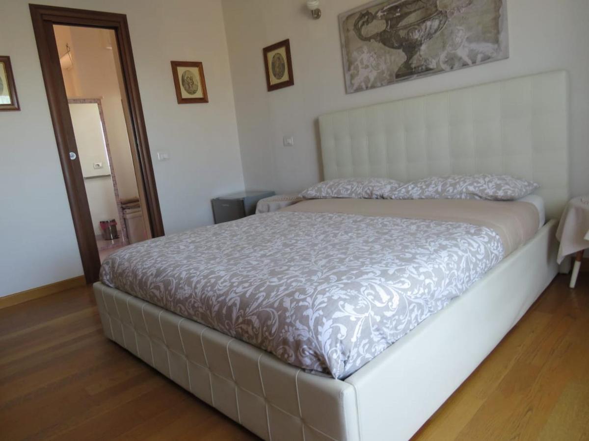 Luna Rossa Rooms Кальярі Екстер'єр фото