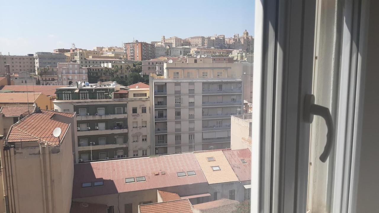 Luna Rossa Rooms Кальярі Екстер'єр фото